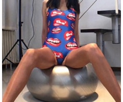 瑜伽球上的连体妹子【346M】